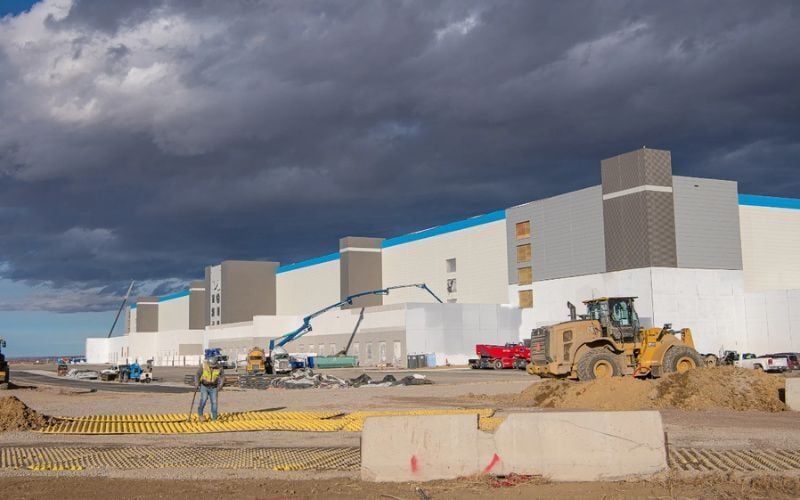 Rendering of Amazon’s upcoming 3.8‑million‑square‑foot fulfillment center in Loveland, Colorado.