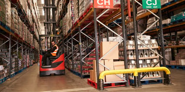 Reach Trucks vs. Forklifts—Choosing What’s Right for Your Warehouse