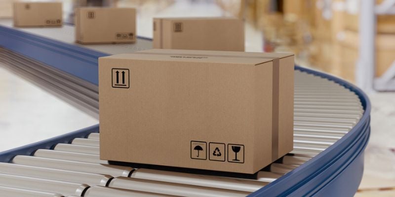 Conveyor belt system moving cartons along a warehouse line