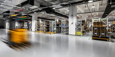 Différences entre un entrepôt de détail et un centre de distribution