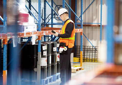 Damotech inspector doing a pallet racking inspection 