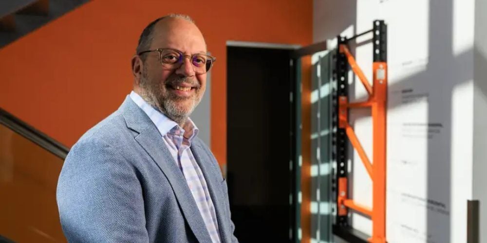 Photo du président-directeur général de Damotech au siège social de Boisbriand