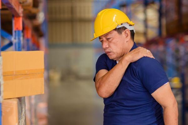 Employé blessé en entrepôt
