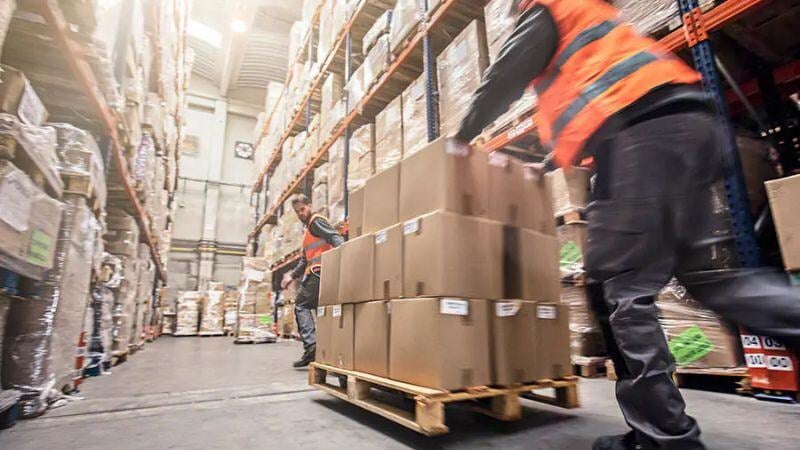 Rapidité des opérations d'entrepôt pendant la haute saison