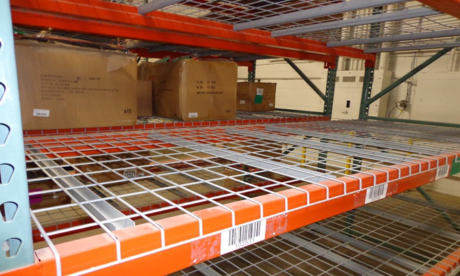 Platelage métallique pour le palettier en forme de goutte d’eau