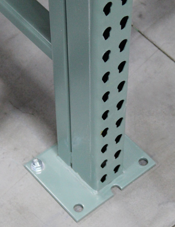 Seismic baseplate for pallet racking